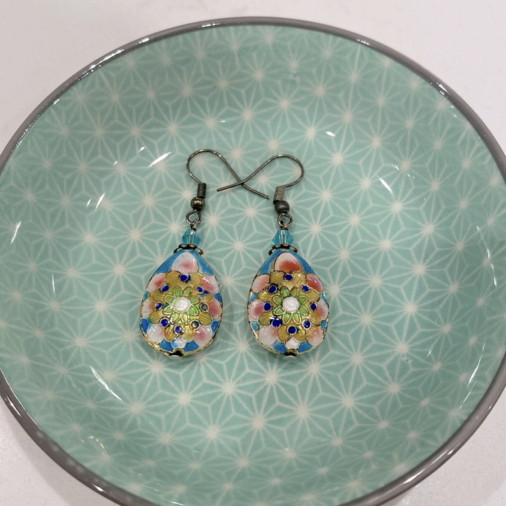Kaleidoscope cloisonné drop earrings NWOT